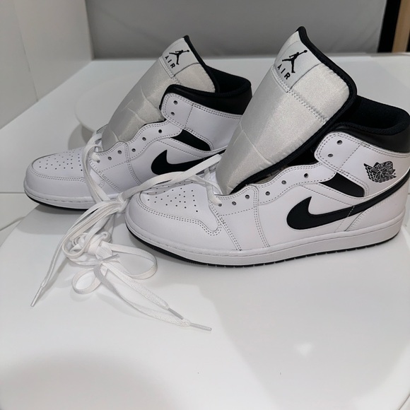 NWOT Air Jordan 1 size 11 - Picture 8 of 9